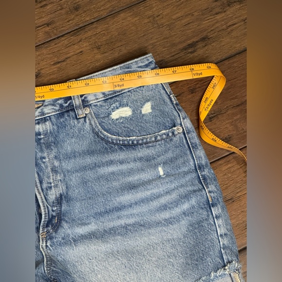 Dynamite Women's Blue Denim Shorts distressed high waisted size 29 - Picture 2 of 5